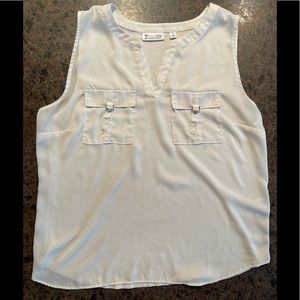 Women’s sleeveless blouse with pocket accent